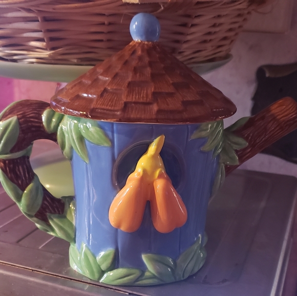 Authentic Tweety Teapot with lid - Picture 2 of 4